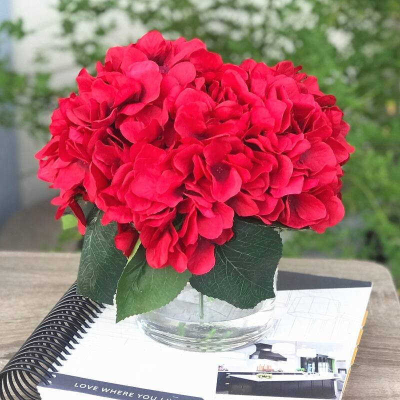 Enova Home Artificial Silk Hydrangea Fake Flowers Arrangement in Clear Vase with Faux Water for Home Wedding Centerpiece - N/A - Red