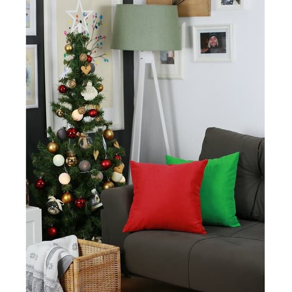 https://ak1.ostkcdn.com/images/products/29348540/Merry-Christmas-Set-of-2-Throw-Pillow-Covers-Christmas-Gift-18-x18-eff17013-6dc5-420e-898f-6276ee1b1ac1_600.jpg?impolicy=medium