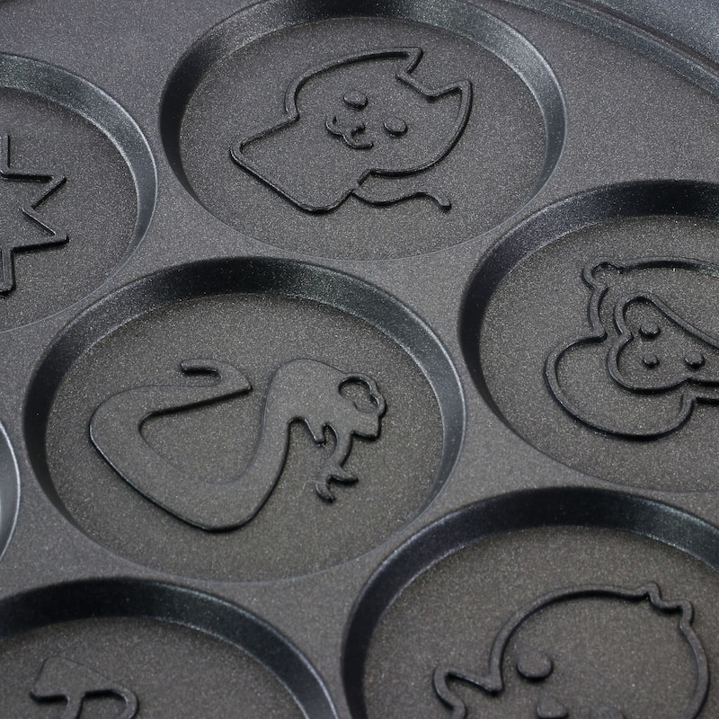 MegaChef Happy Face Emoji 10.5 Inch Aluminum Nonstick Pancake Pan