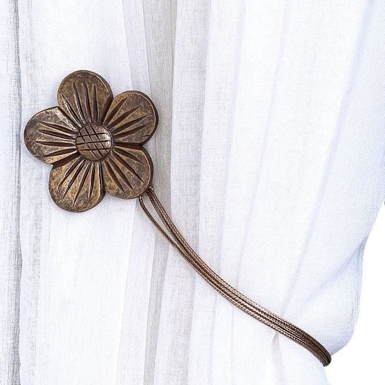 Bad Students Merida Flower Shape Magnetic Curtain Tie backs (Set of 2)