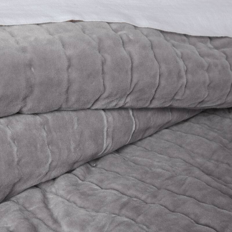 Cottage Home Evan Silver Quilt