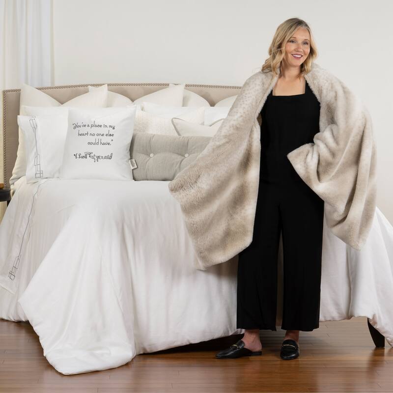 F. Scott Fitzgerald's Luxurious Faux-Fur Flapper Wrap - Grey - Animal Print