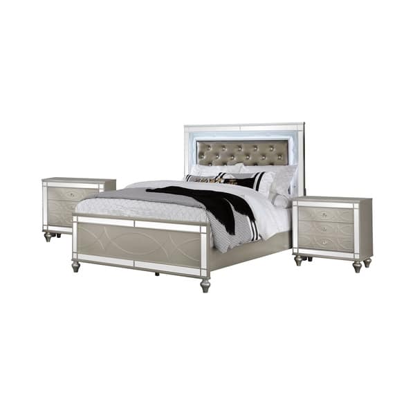 Shop Silver Orchid Briscoe 3 Piece Bedroom Set With 2 Nightstand On Sale Overstock 29726461