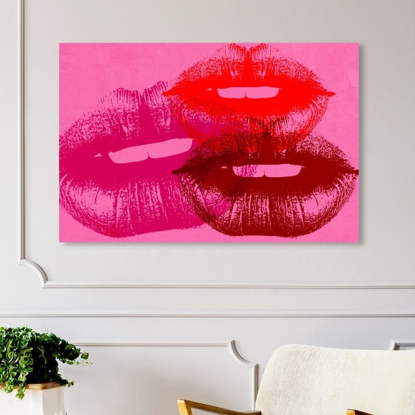 Oliver Gal 'Smooch' Fashion and Glam Wall Art Canvas Print - Pink, Red