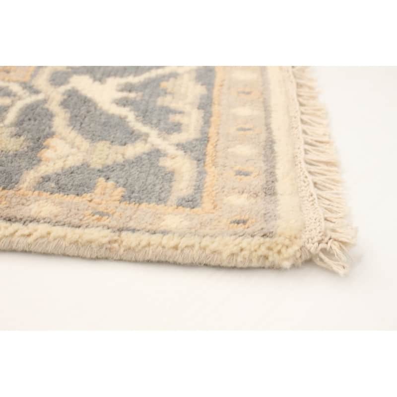 Hand-knotted Royal Ushak Cream Wool Rug - 4'1 x 6'0/4'1" x 6'0"