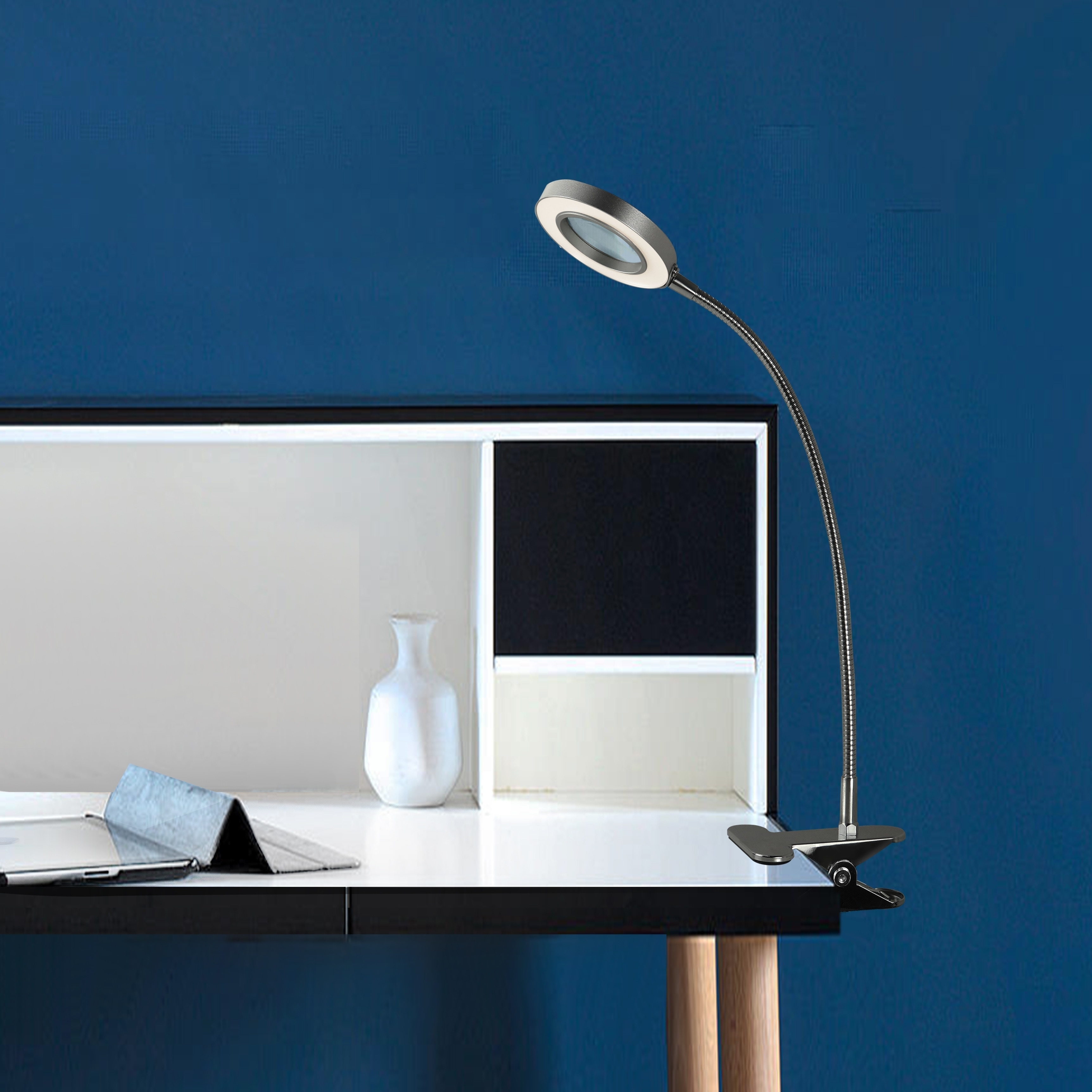 table lamp with adjustable brightness