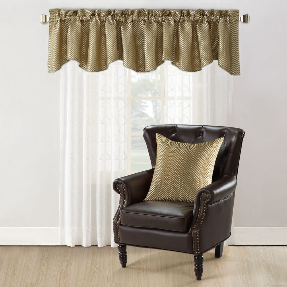 Hoorn Jacquard Valance and Pillow Sham 2-piece Set with Chevron Pattern