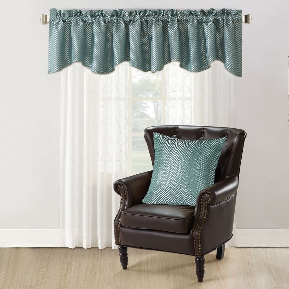 Hoorn Jacquard Valance and Pillow Sham 2-piece Set with Chevron Pattern