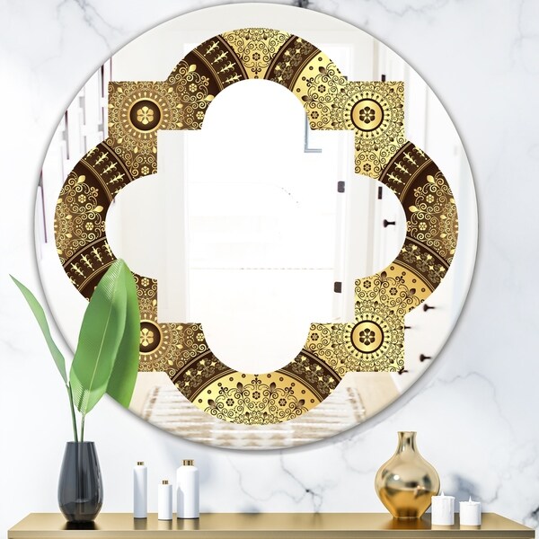 Designart 'Golden Circular Pattern I' Modern Round or Oval Wall Mirror - Quatrefoil