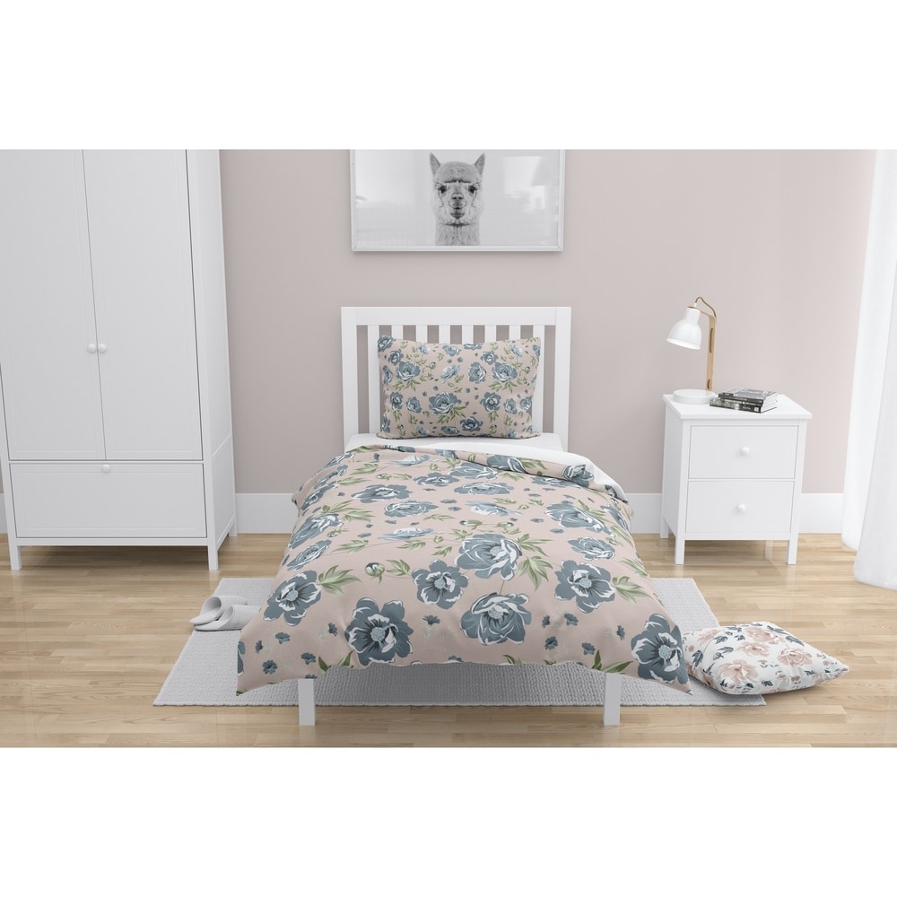 https://ak1.ostkcdn.com/images/products/29871114/COLETTE-BLUE-FLOWER-ON-PINK-Comforter-By-Emily-Fee-36f5e5fa-f853-4d4f-b5b5-4d4c1684cc12_1000.jpg