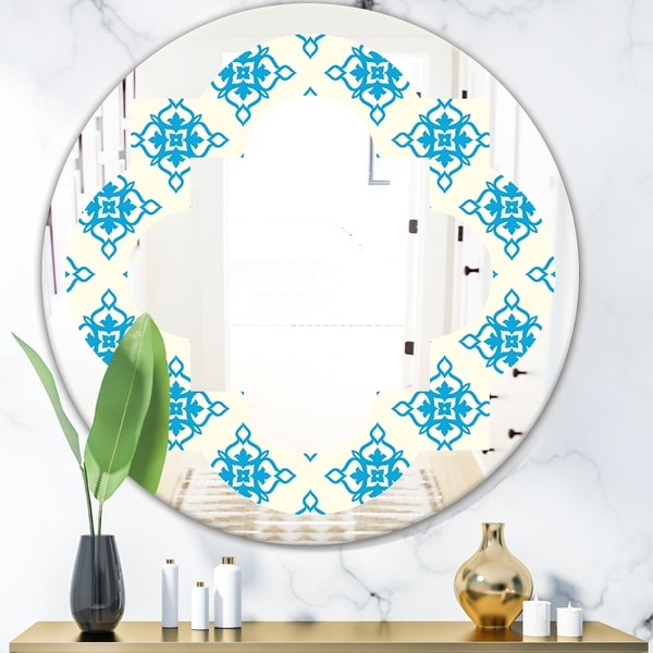 Designart 'Retro Ornamental Pattern I' Modern Round or Oval Wall Mirror - Quatrefoil
