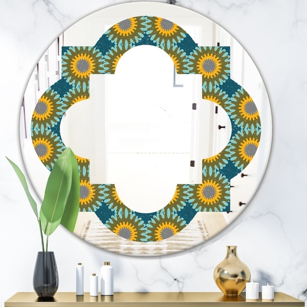 Designart 'Retro Circular Pattern I' Cottage Round or Oval Wall Mirror - Quatrefoil