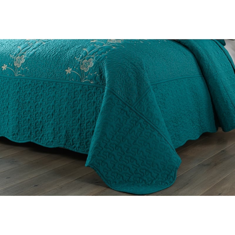Embroidered Cotton Quilt Set