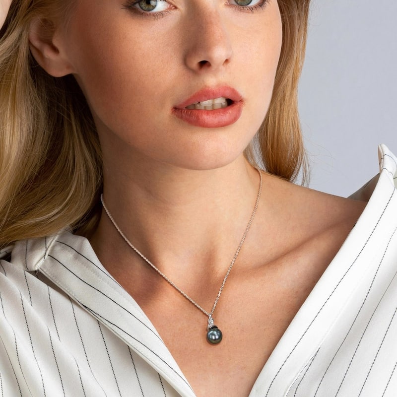 Miadora Sterling Silver Tahitian Cultured Pearl and 1/10ct TDW Diamond Crossover Necklace (9-9.5 MM)