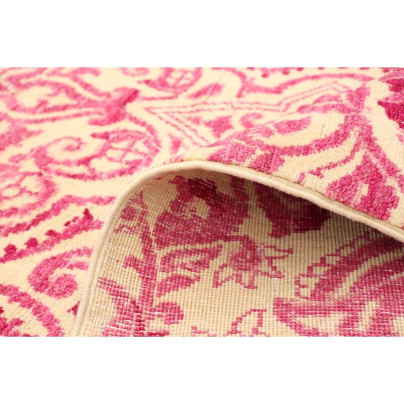 Handknotted Signature Collection Pink Wool Rug 4'1" x 6'1"/4'1 x 6'1