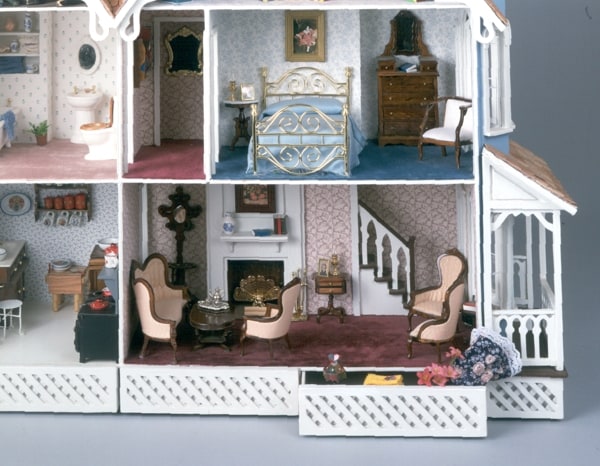 wall hanging dollhouse