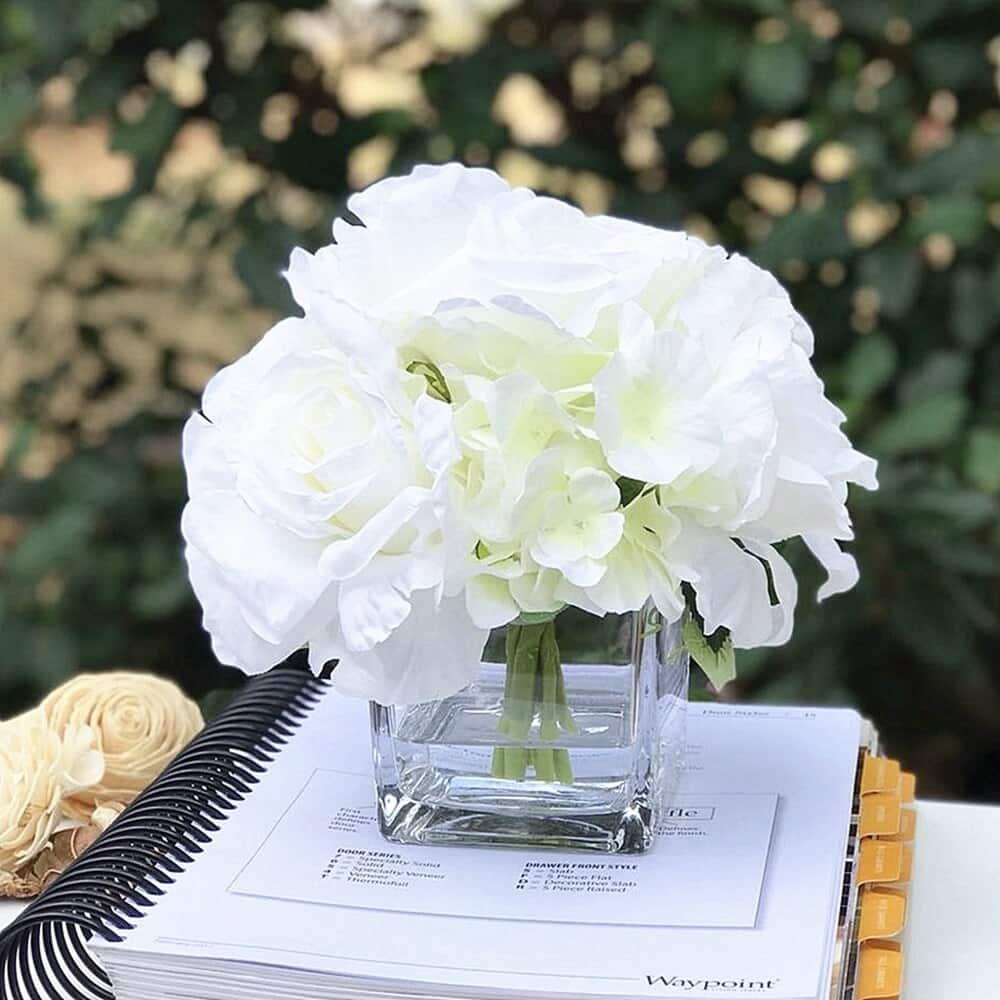 Enova Home Mixed Cream Artificial Silk Roses and Hydrangea Fake Flowers Arrangement in Cube Glass Vase with Faux Water