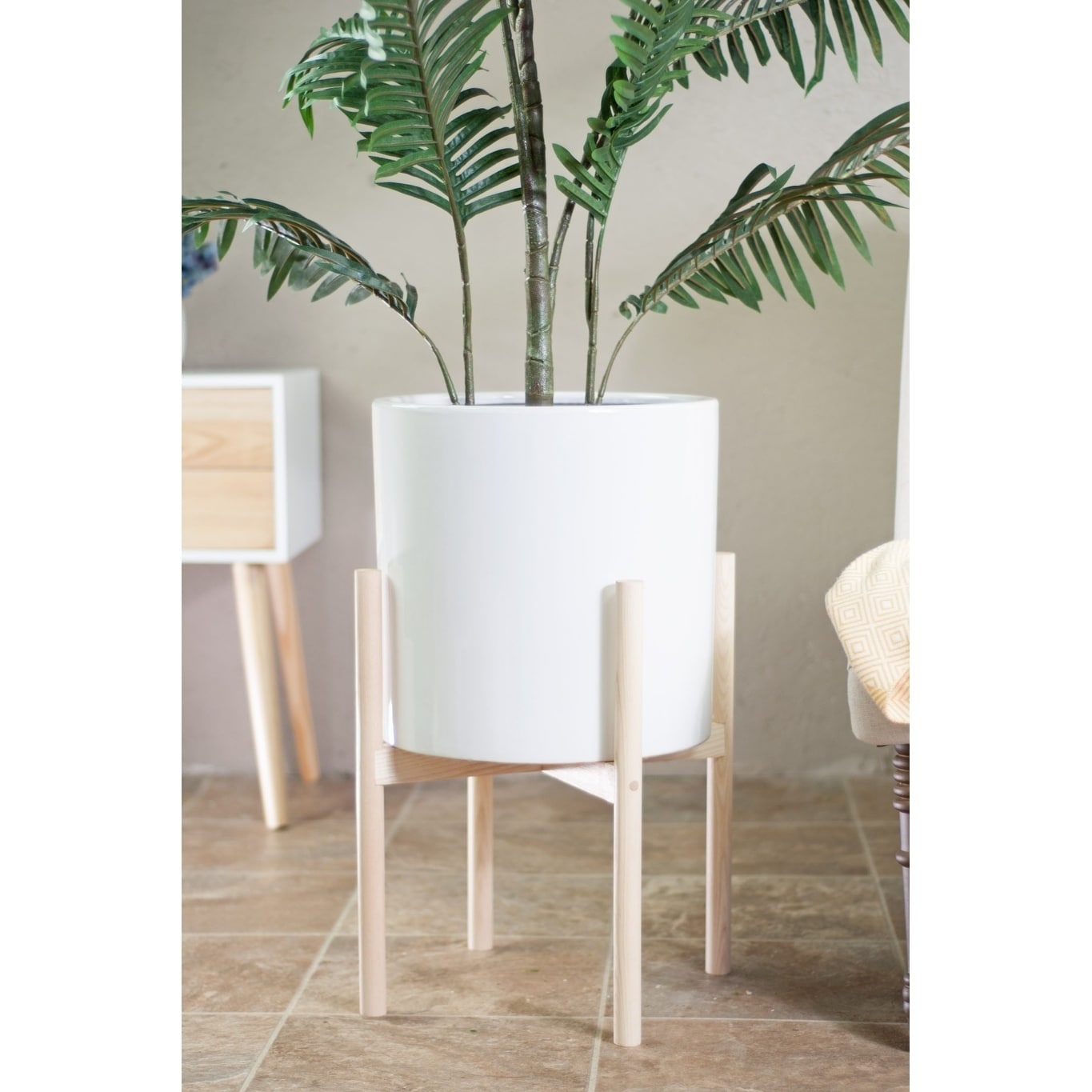 https://ak1.ostkcdn.com/images/products/30052034/UPshining-Mid-Century-Modern-Large-Ceramic-Planter-With-Wood-Stand-13-Natural-42a13575-1a75-4e64-9280-86c78d7ed0a7.jpg