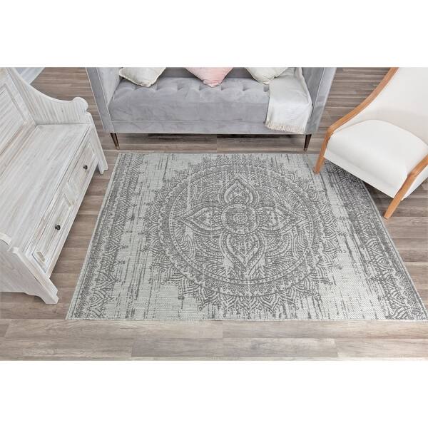 Shop Cosmoliving By Cosmopolitan Indoor Outdoor Veranda Black Mandela Area Rug Overstock 30061908 5 X7 Black Mandela