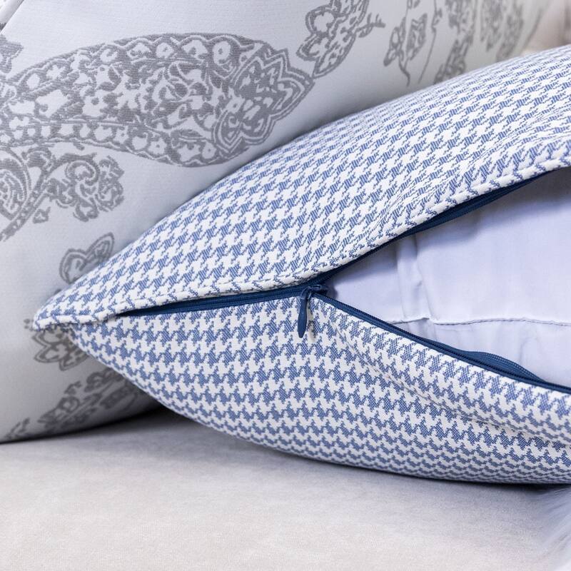 Sophia Houndstooth 20" Square Decorative Throw Pillow