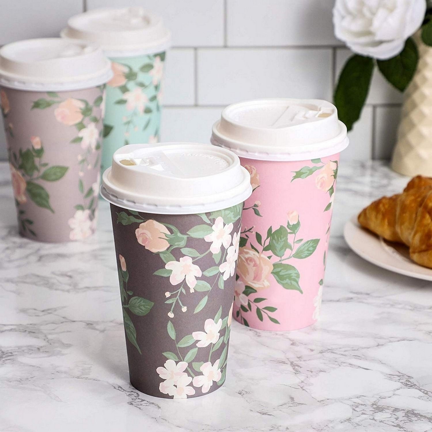 24 Pack 16oz To Go Coffee Cups with Lids, Vintage Floral Design Paper  (Pastel Colors, 4 Designs)