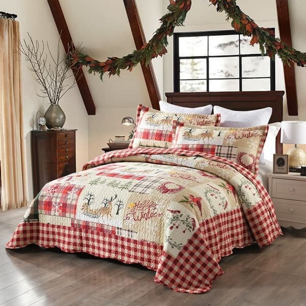 Holiday plaid quilt & sham set. Colour: red. Size: twin