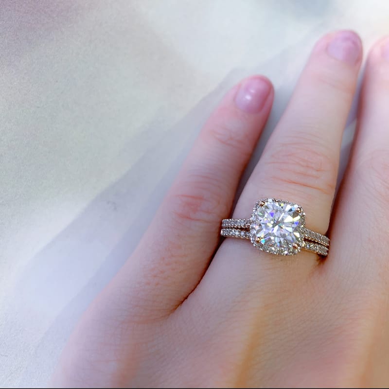 Miadora 2ct DEW Cushion-cut Moissanite and 1/3ct TDW Diamond Halo Bridal Ring Set in 14k Rose Gold