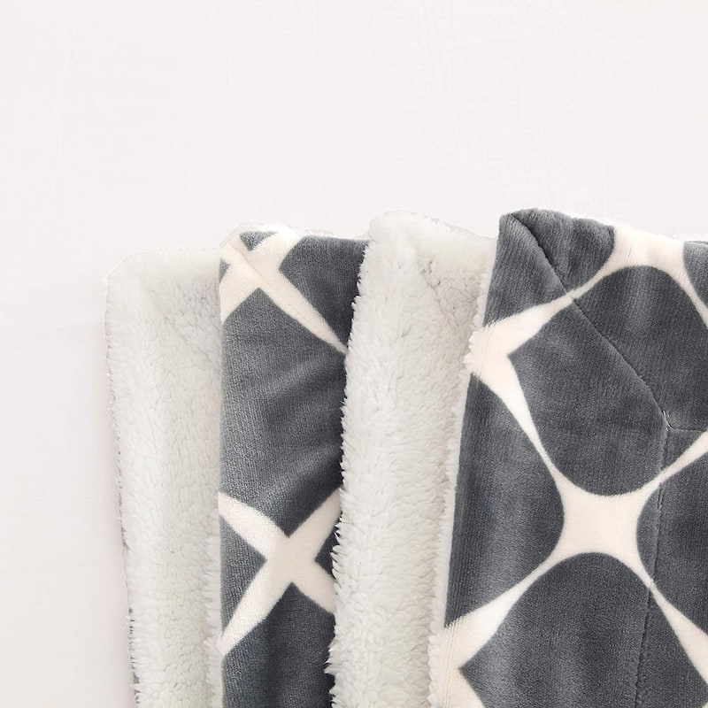 Elegant Comfort UltraPlush Micromink Sherpa-Backing Reversible Blanket