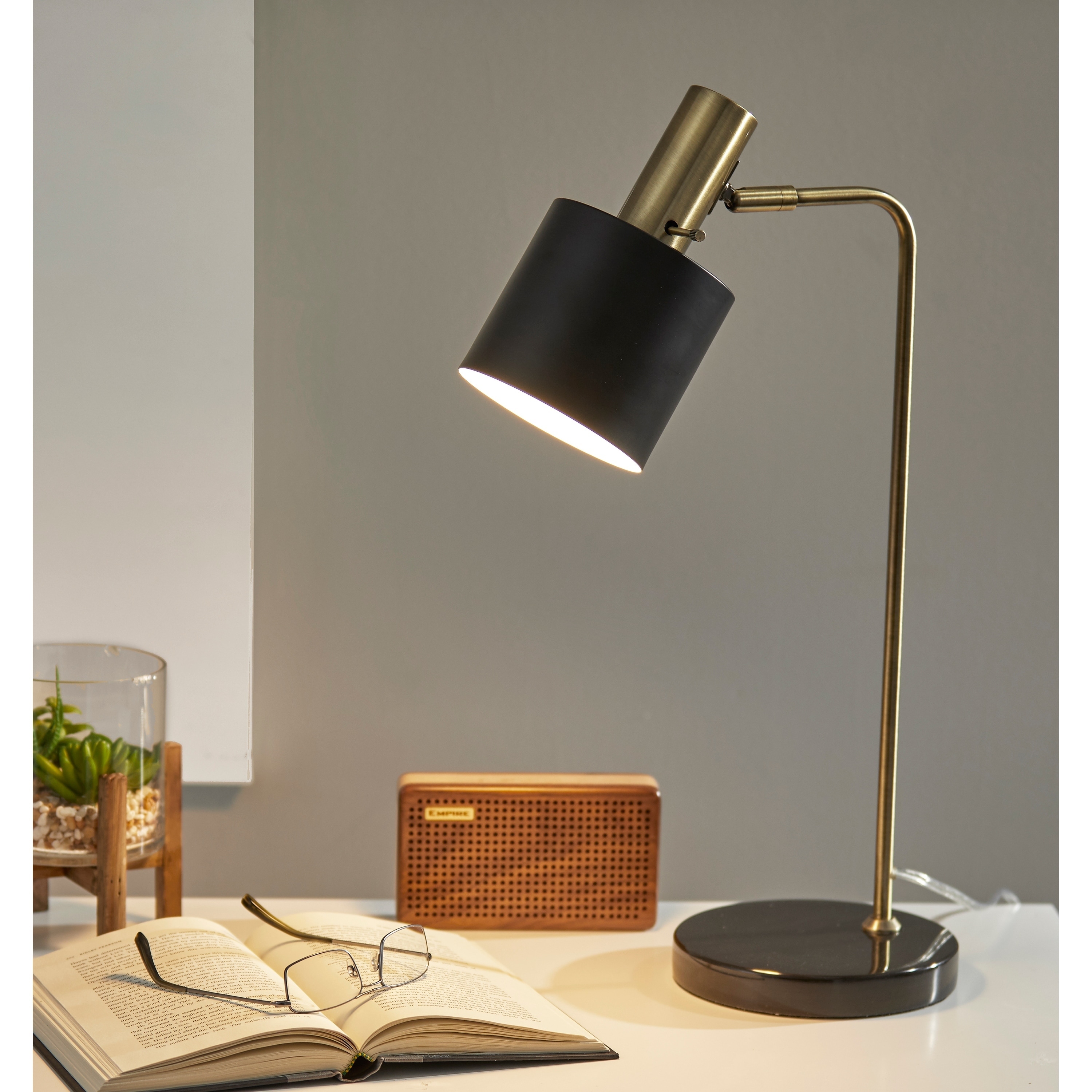 Onbepaald gevaarlijk Koppeling Adesso Mid-Century Modern Emmett Desk Lamp - On Sale - Overstock - 30266078