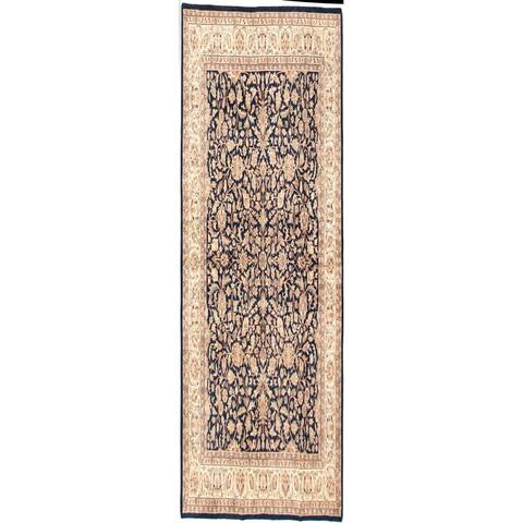 Hand-knotted Royal Mahal Navy Wool Rug - 6'9" x 7'10" Square