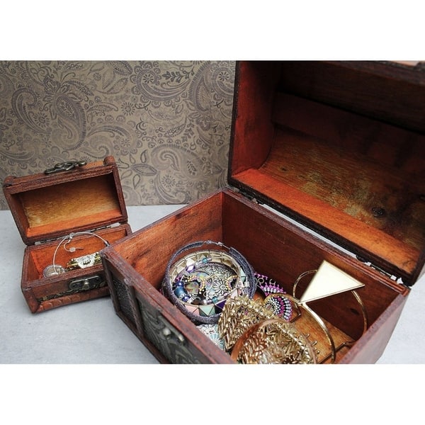 https://ak1.ostkcdn.com/images/products/30363808/3-Piece-Wooden-Treasure-Box-Keepsake-Box-Treasure-Chest-with-Flower-Motif-dc590333-0685-4cfe-aa14-11c9f909b9d6_600.jpg?impolicy=medium