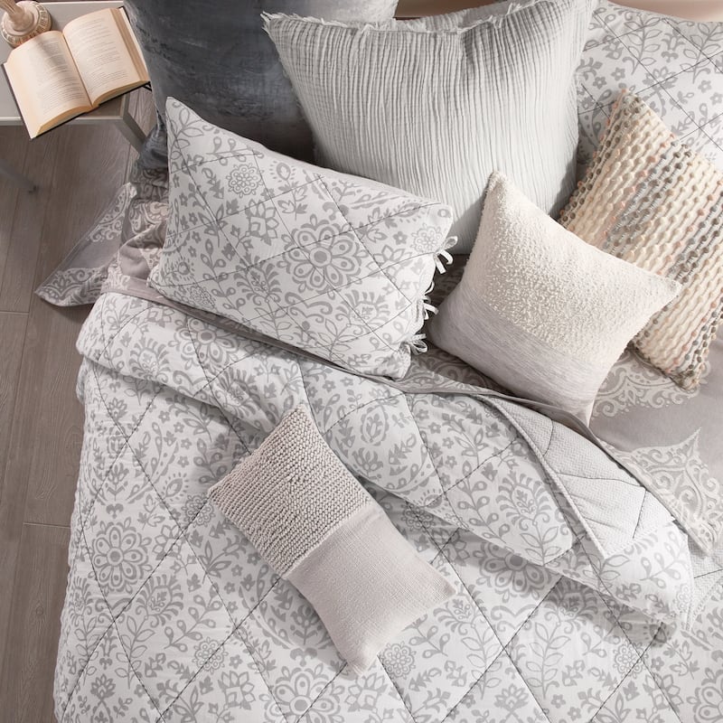 Porch & Den Scofield Floral Print Cotton Quilt
