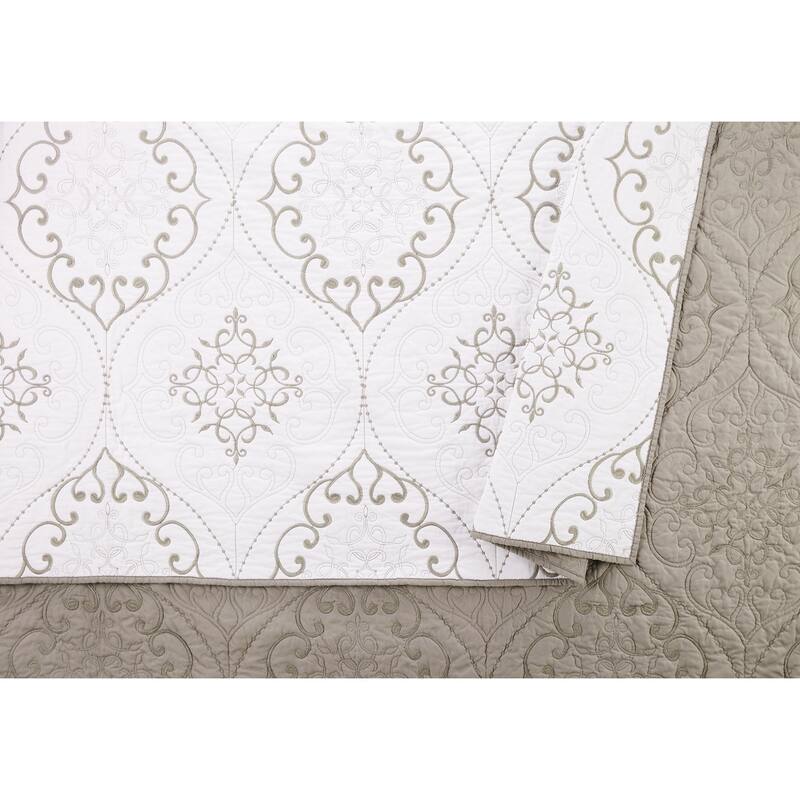 Modern Heirloom Chambers Quilt Set