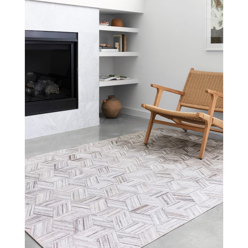 Alexander Home Davide Printed 3-D Geometric Faux Cowhide Area Rug - 5'0" x 7'6" - Light Grey/ Ivory