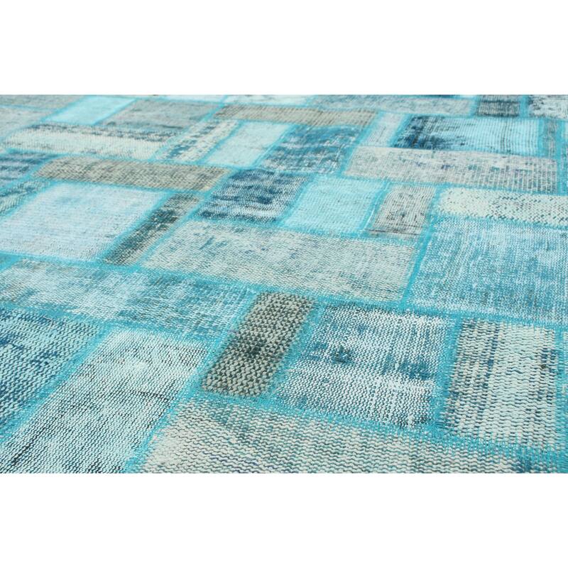 Hand-knotted Color Patchwork Turquoise Wool Rug - 6'11" x 9'9"