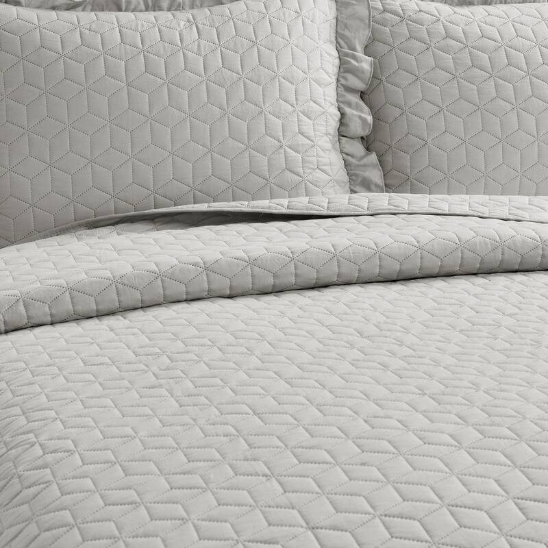 Lush Decor French Country Geo Ruffle Skirt 3-piece Bedspread Set
