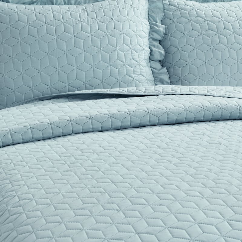 Lush Decor French Country Geo Ruffle Skirt 3-piece Bedspread Set