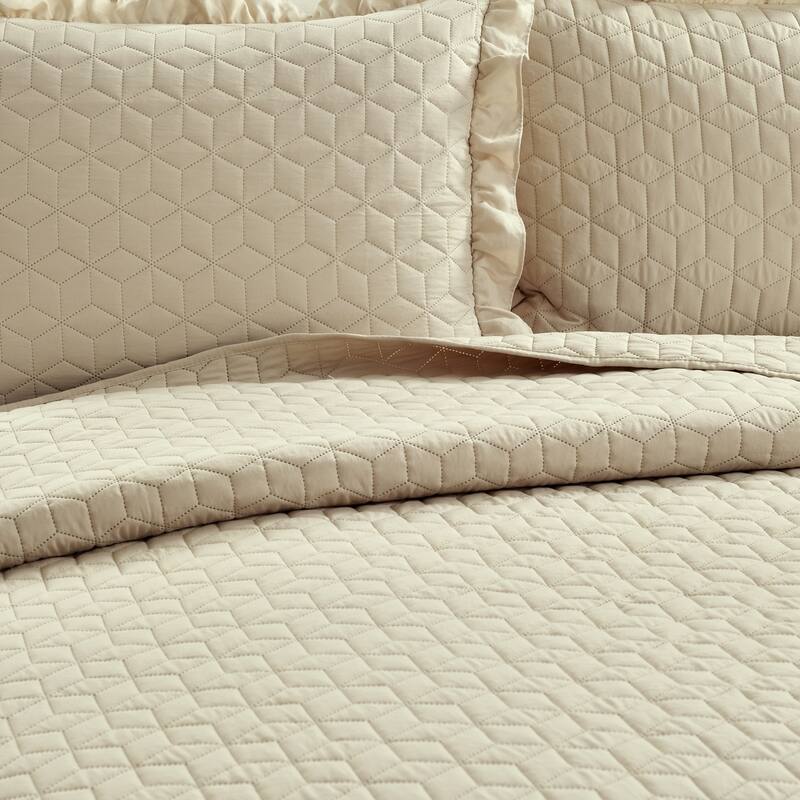 Lush Decor French Country Geo Ruffle Skirt 3-piece Bedspread Set
