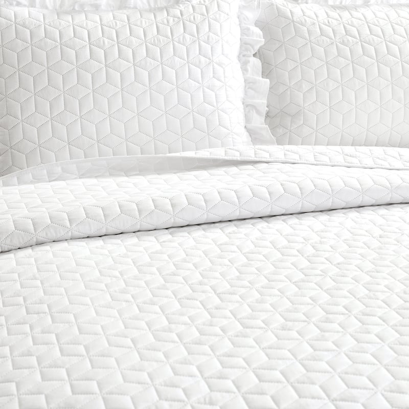 Lush Decor French Country Geo Ruffle Skirt 3-piece Bedspread Set