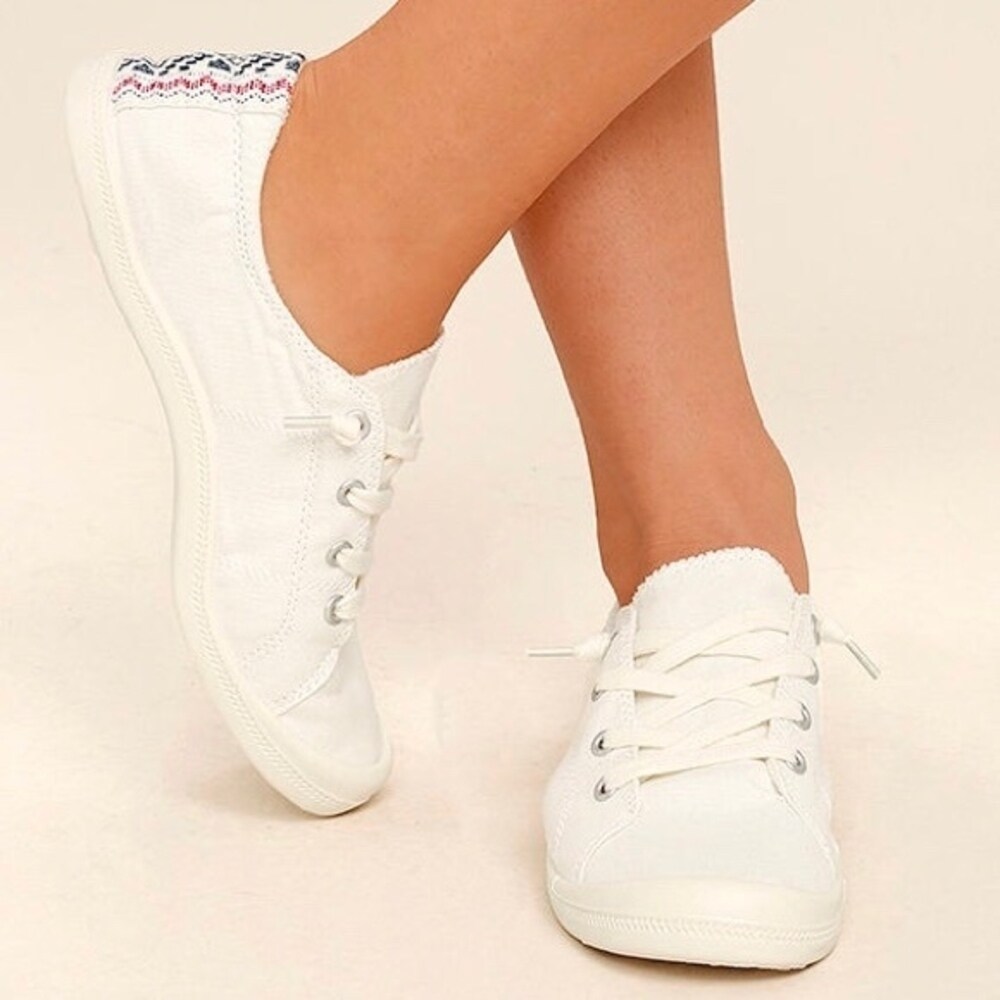chucks shoes black