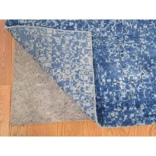 Shahbanu Rugs Pure Silk With Textured Wool Dissipating Design Shahbanu Rugs Pure Silk With