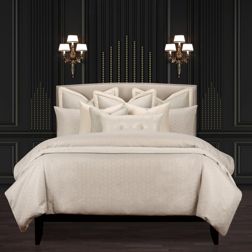 Star Attraction Luminous Motif Supreme Duvet Cover and Insert Set