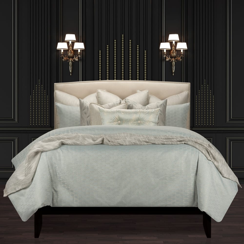 Star Attraction Luminous Motif Supreme Duvet Cover and Insert Set