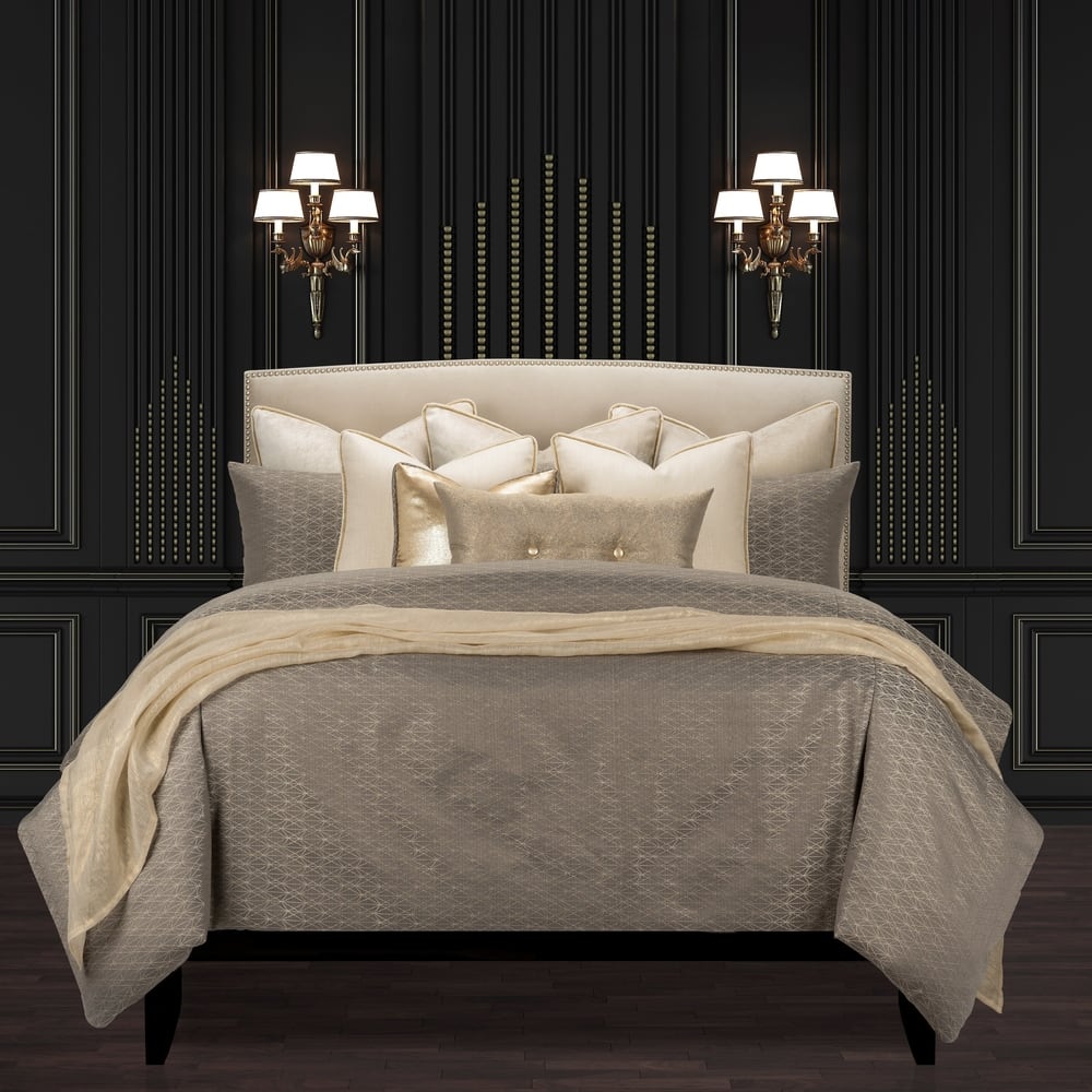 Star Attraction Luminous Motif Supreme Duvet Cover and Insert Set