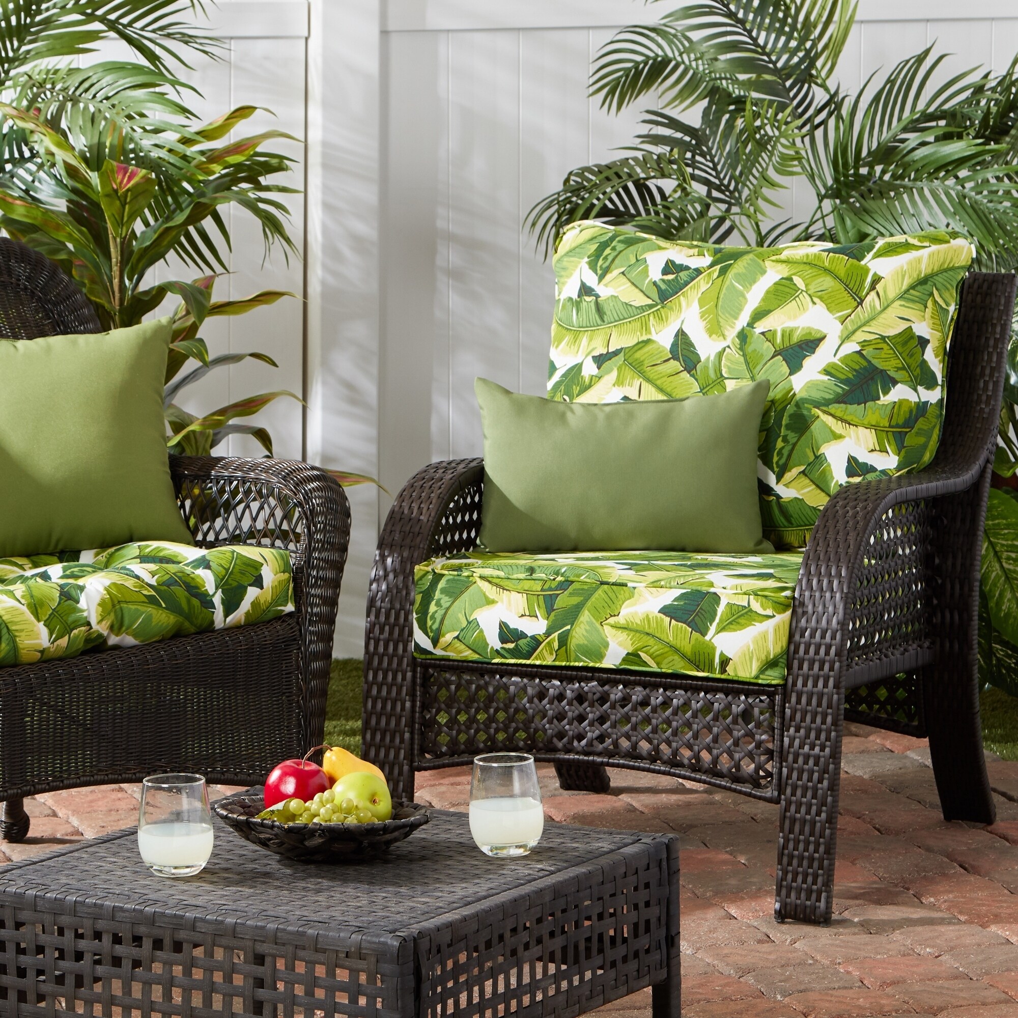 Shop Black Friday Deals On Palm Leaves White Outdoor 25 Inch X 47 Inch Deep Seat Cushion Set Overstock 30757691