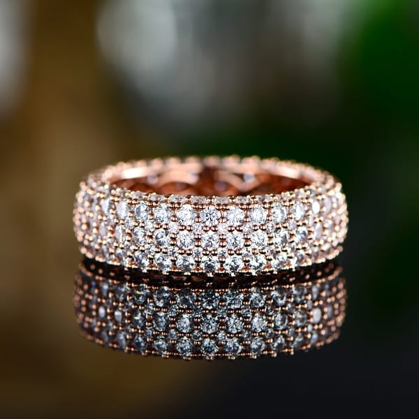 Bling Jewelry Personalizza Coppie Canale Set Crystal Eternity Band Anello per Donna Uomo Teen Argento tonico Acciaio Inossidabile Nascita Mese Colori 6MM Taglie 5-12 Bling Jewelry Personalizza Coppie Canale Set Crystal Eternity Band Anello per Donna Uomo Teen Argento tonico Acciaio Inossidabile Nascita Mese Colori 6MM Taglie 5-12