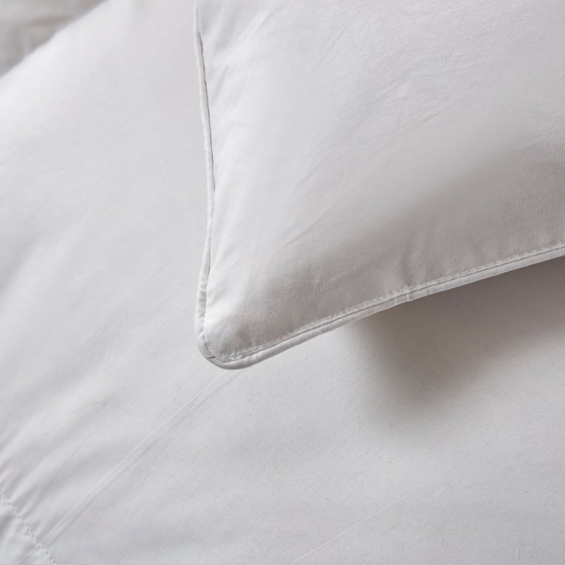 Serta 233 Thread Count White Goose Feather And White Goose Down Fiber Comforter