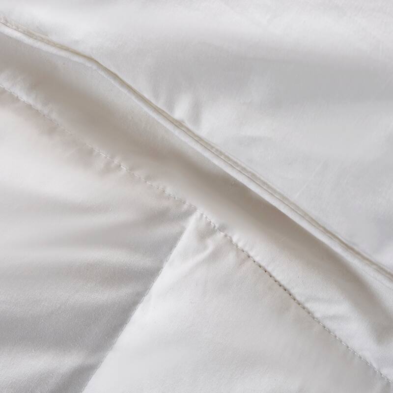 Serta 233 Thread Count White Goose Feather And White Goose Down Fiber Comforter
