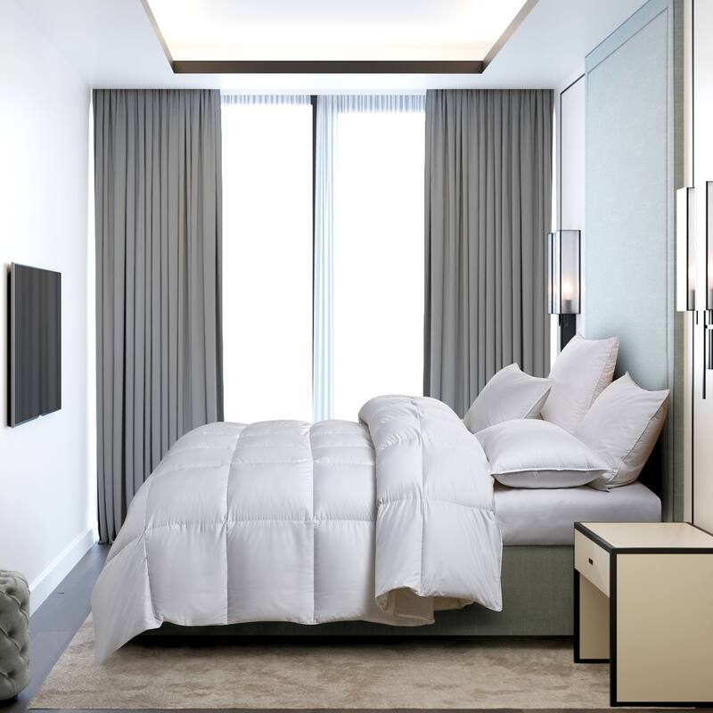 Serta 300 Thread Count White Down Fiber Comforter