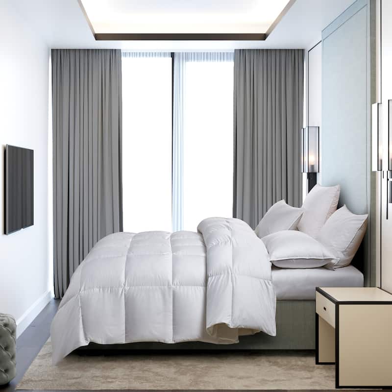 Serta 300 Thread Count White Down Fiber Comforter